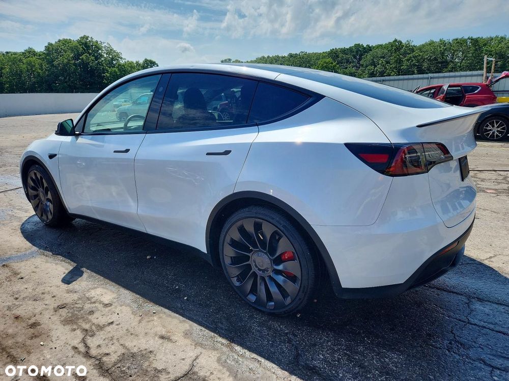 Tesla Model Y - 2