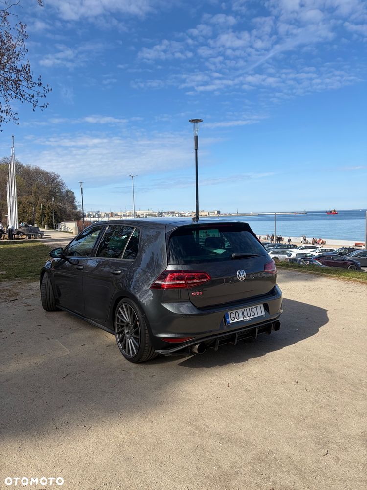 Volkswagen Golf - 36