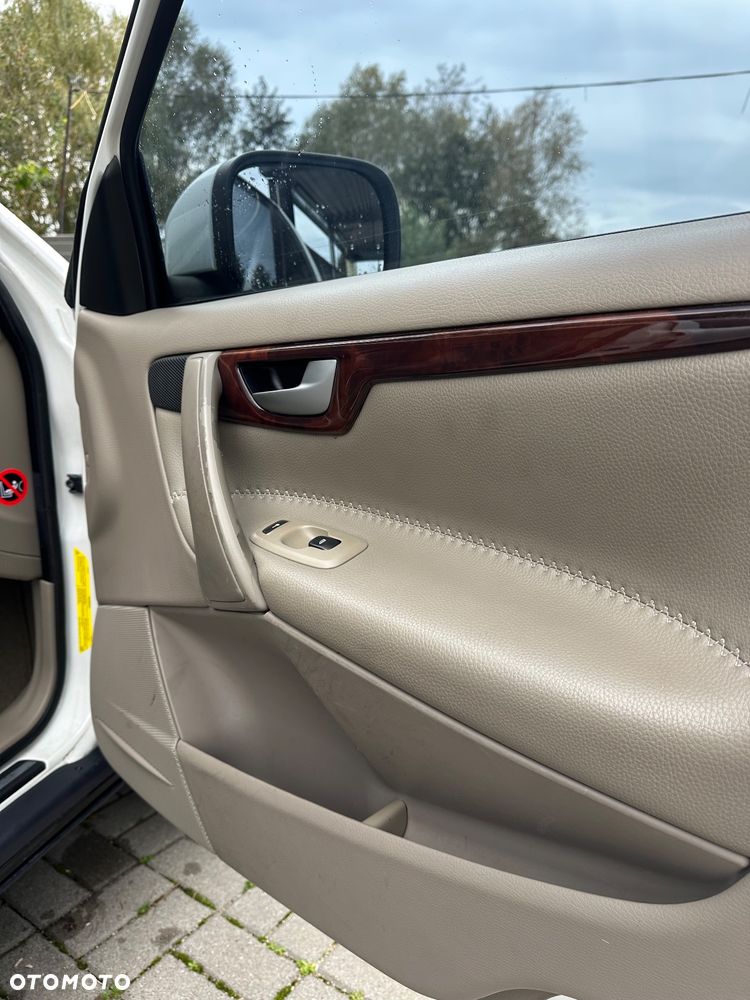 Volvo XC 70 AWD Momentum - 30