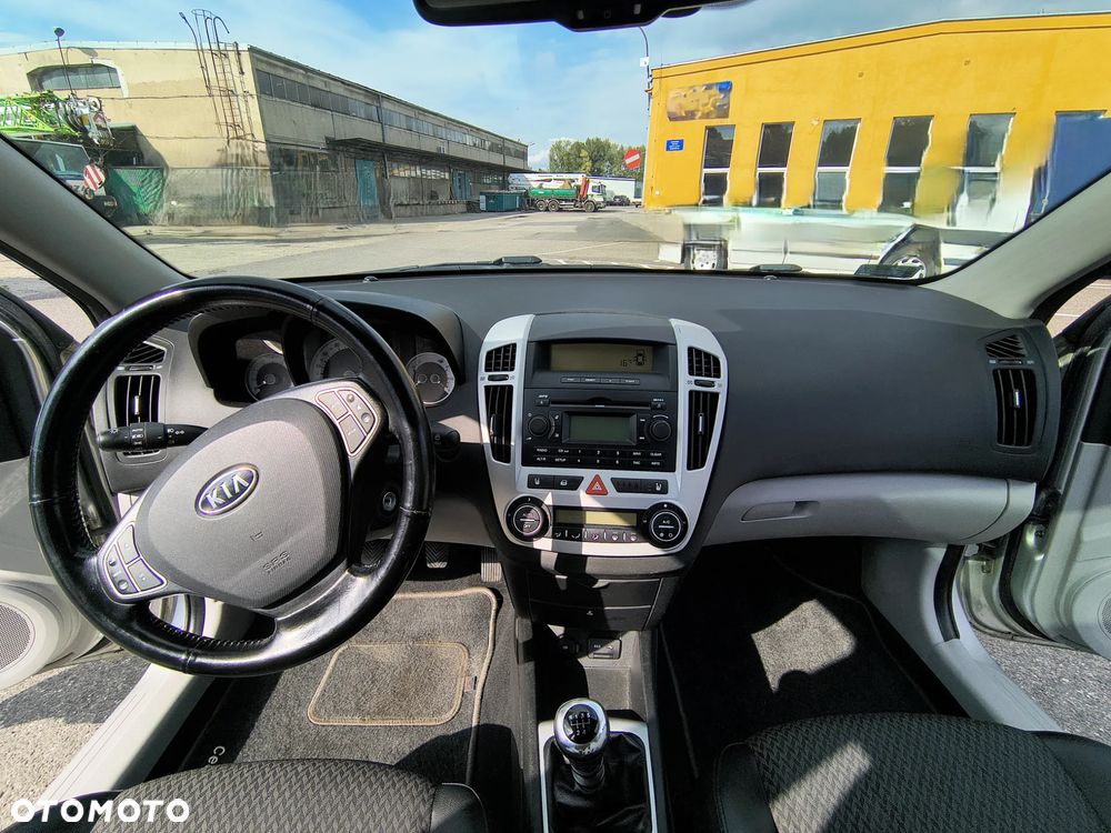 Kia Ceed 1.6 Comfort + - 18