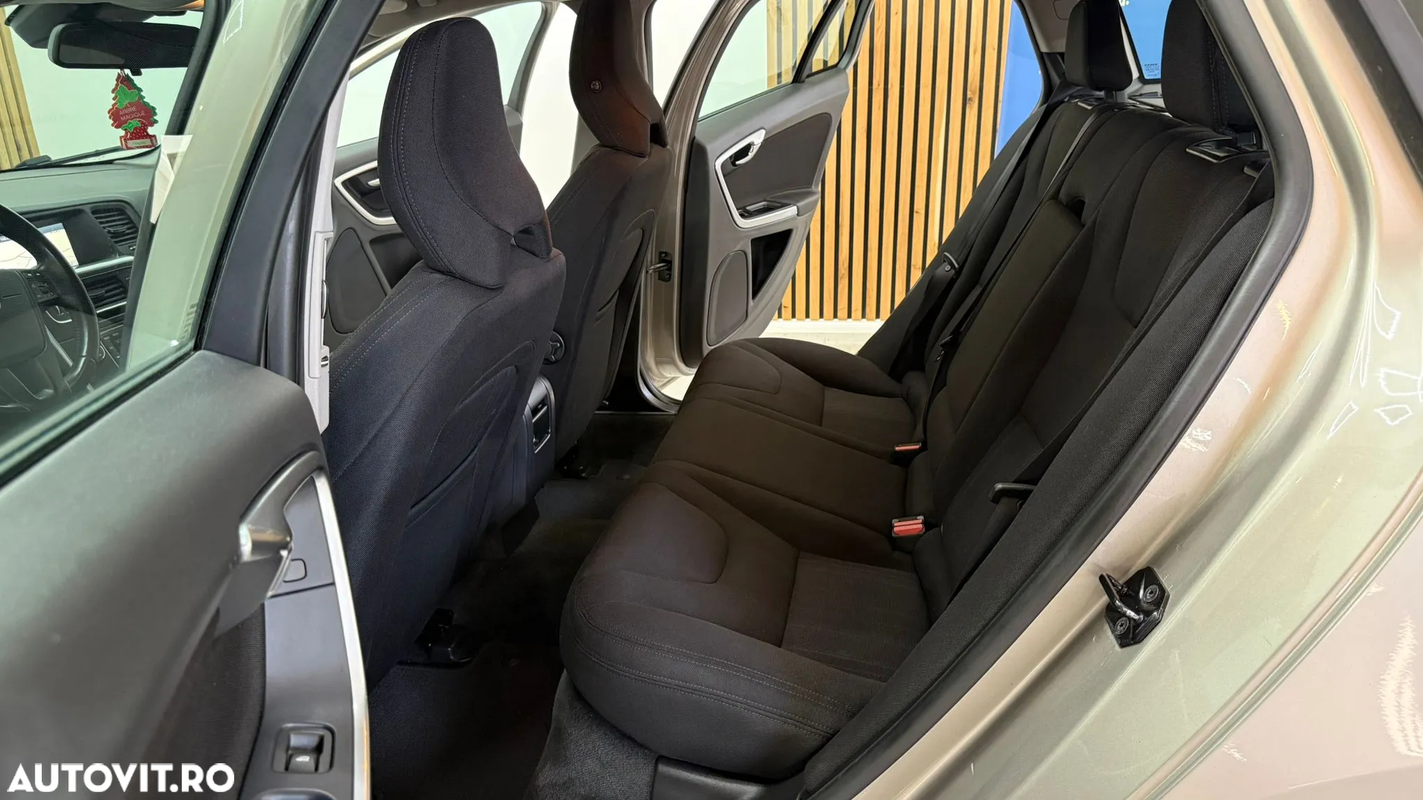 Volvo V60 T3 Kinetic - 16