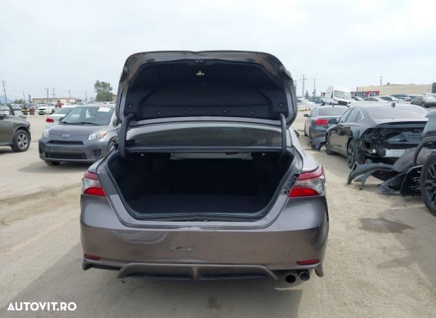 Toyota Camry 2.5 HEV Luxury - 15