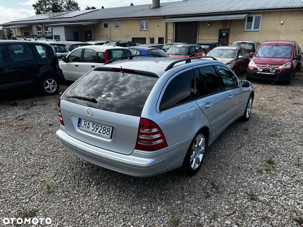 Mercedes-Benz Klasa C 220 CDI Automatik Avantgarde Sport Edition - 4