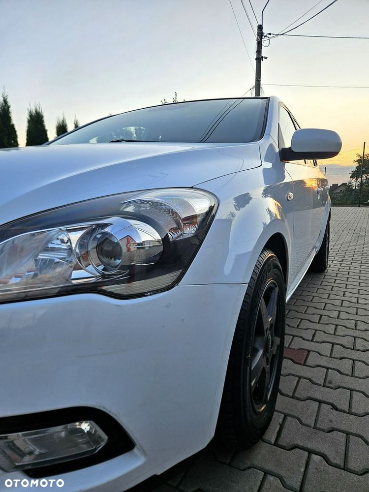 Kia Ceed 1.6 CRDi 90 ISG Spirit - 16
