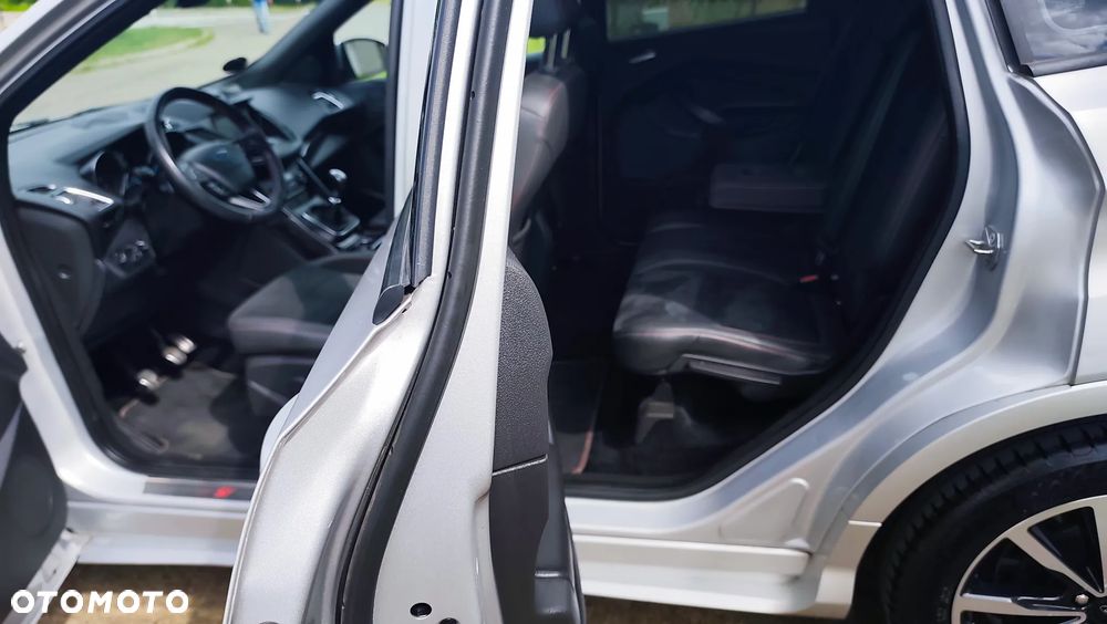 Ford Kuga 1.5 EcoBoost 2x4 ST-Line - 18