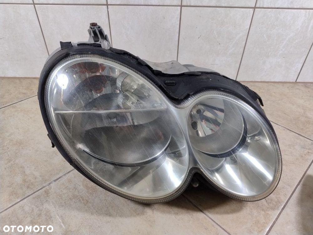Mercedes CLK 209 z lampa reflektor prawy przód wysyłka - 1