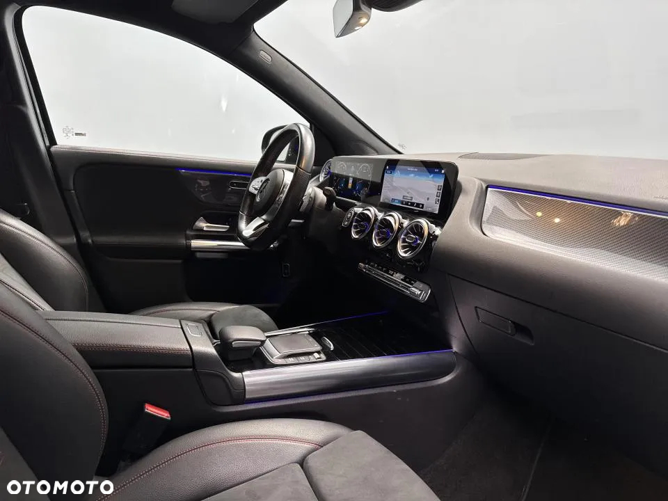 Mercedes-Benz GLA 200 AMG Line - 24