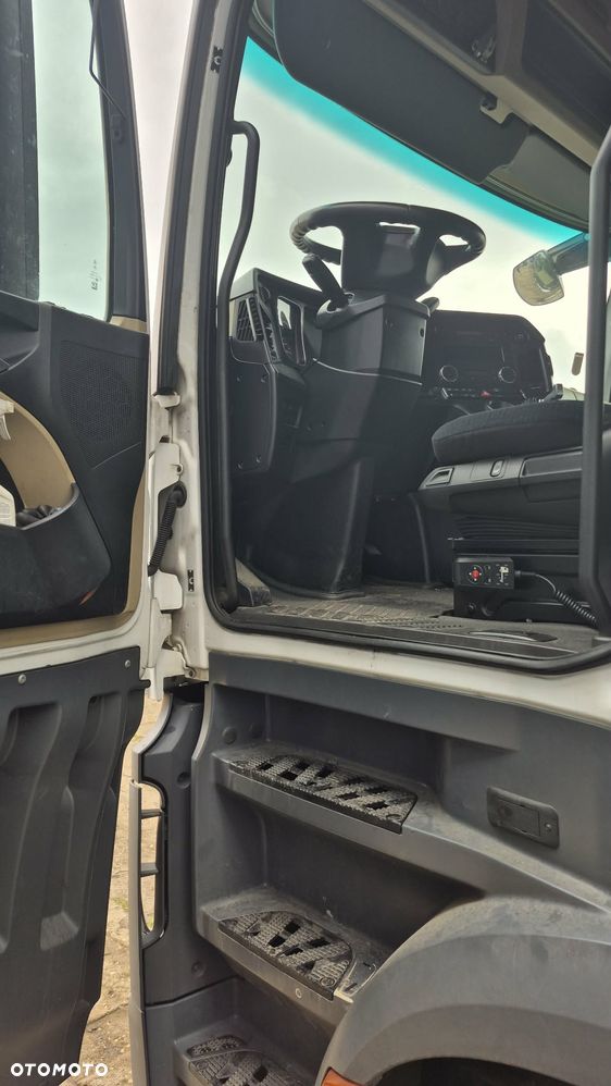 Mercedes-Benz ACTROS - 11