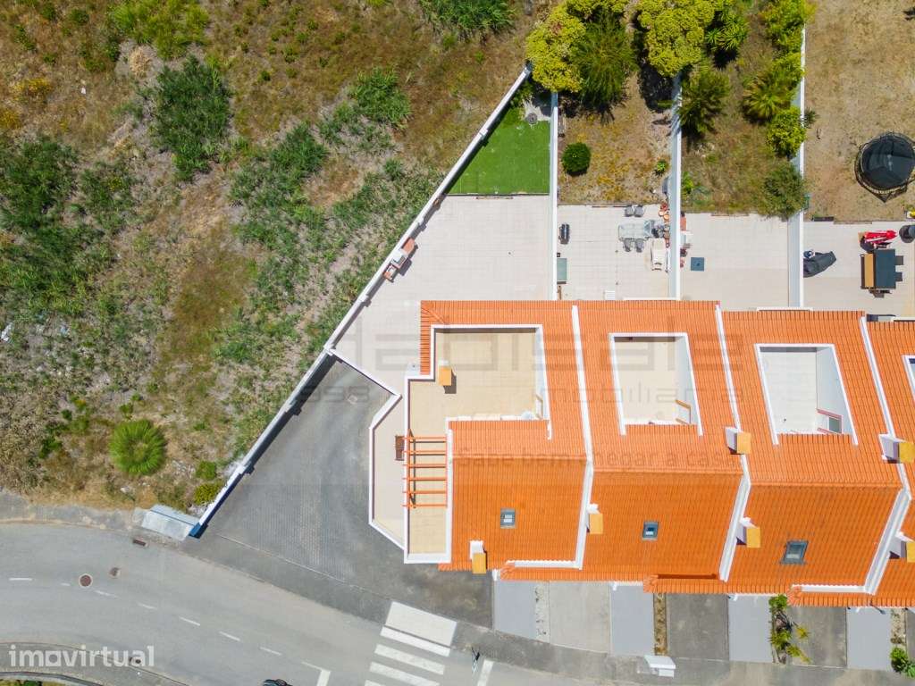 Moradia T3+1 com Vista Mar, Jardim, Terraço Panorâmico e Garagem Bo... - Grande imagem: 4/50