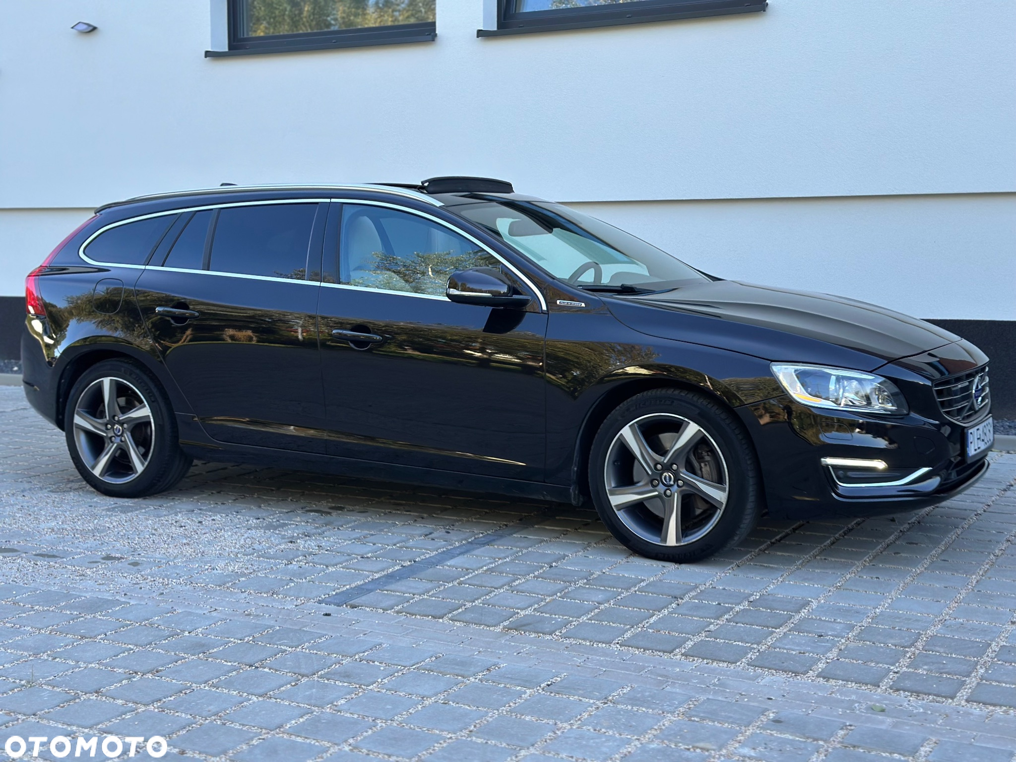 Volvo V60 D6 AWD Plug-in Hybrid Momentum - 5