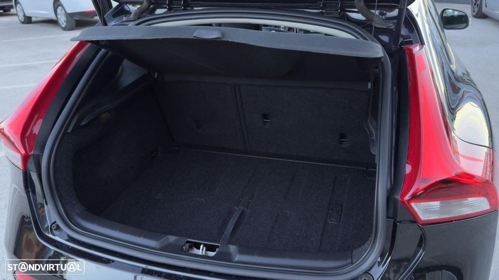 Volvo V40 - 25