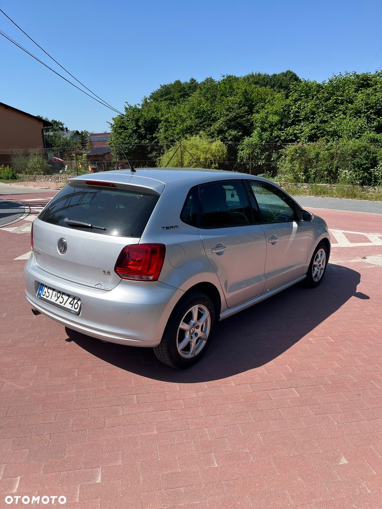 Volkswagen Polo 1.4 16V Comfortline DSG - 5