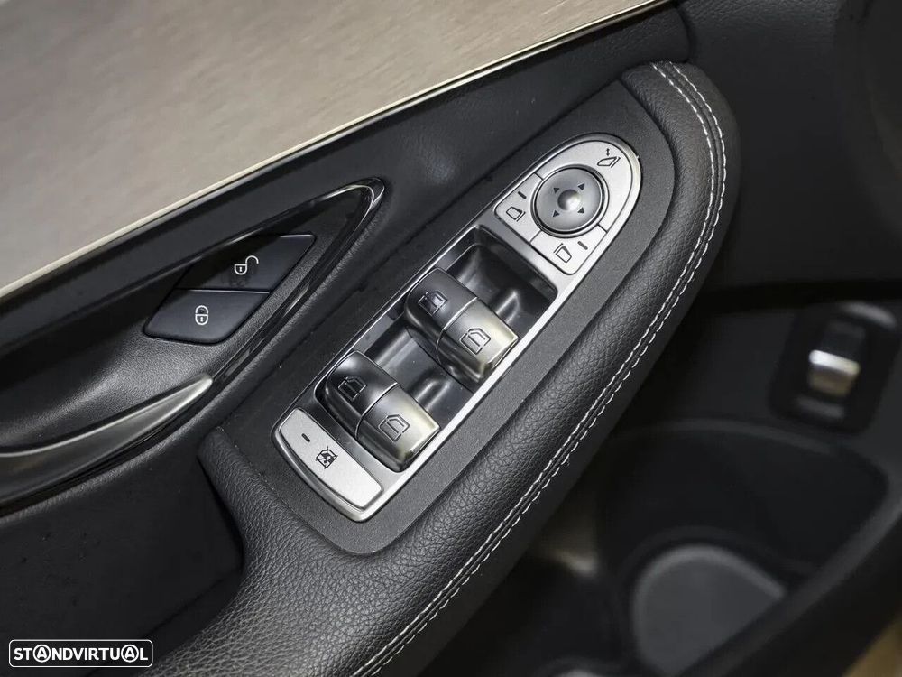 Mercedes-Benz C 300 de AMG Line - 12