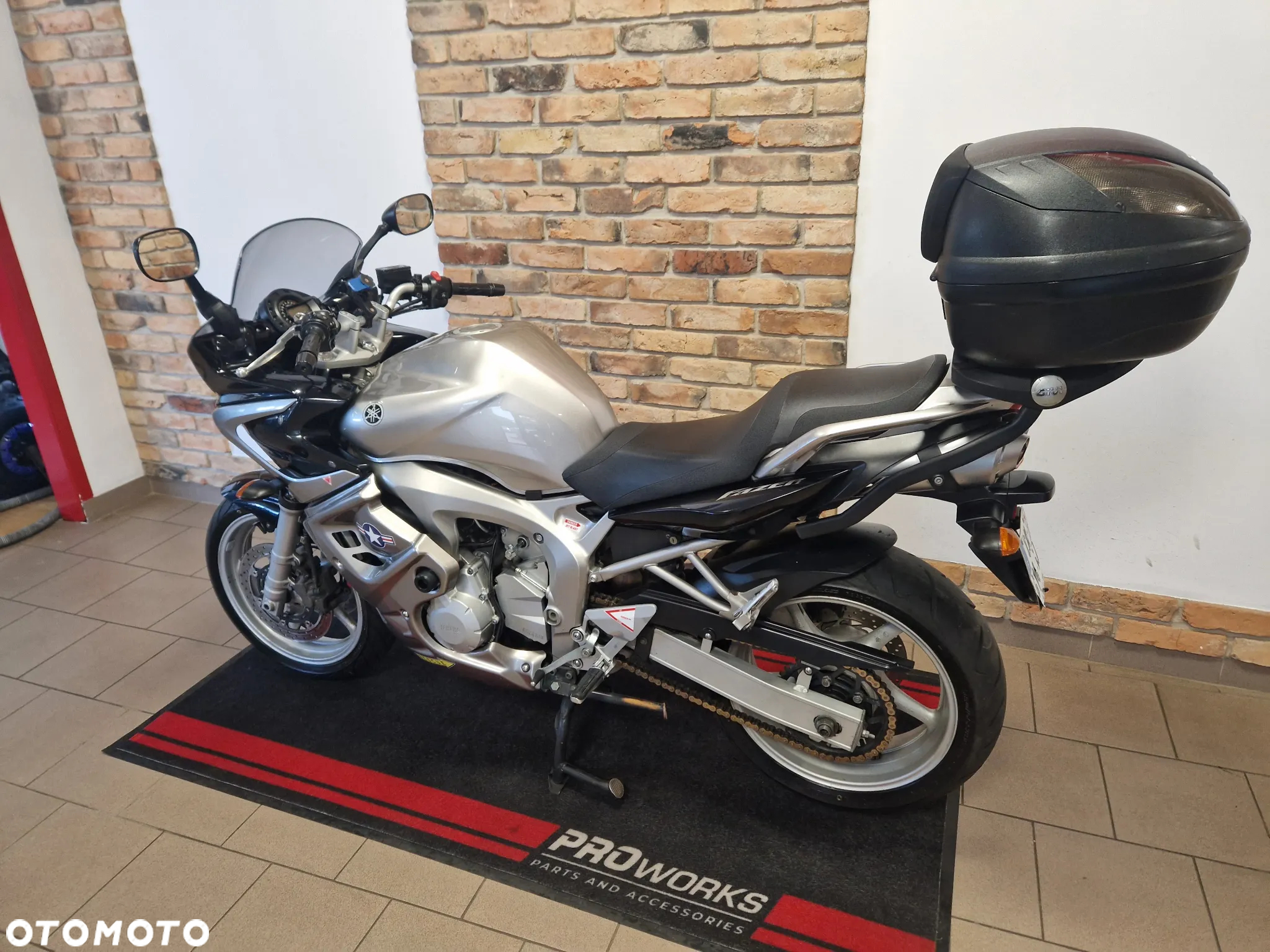 Yamaha FZ6 - 7