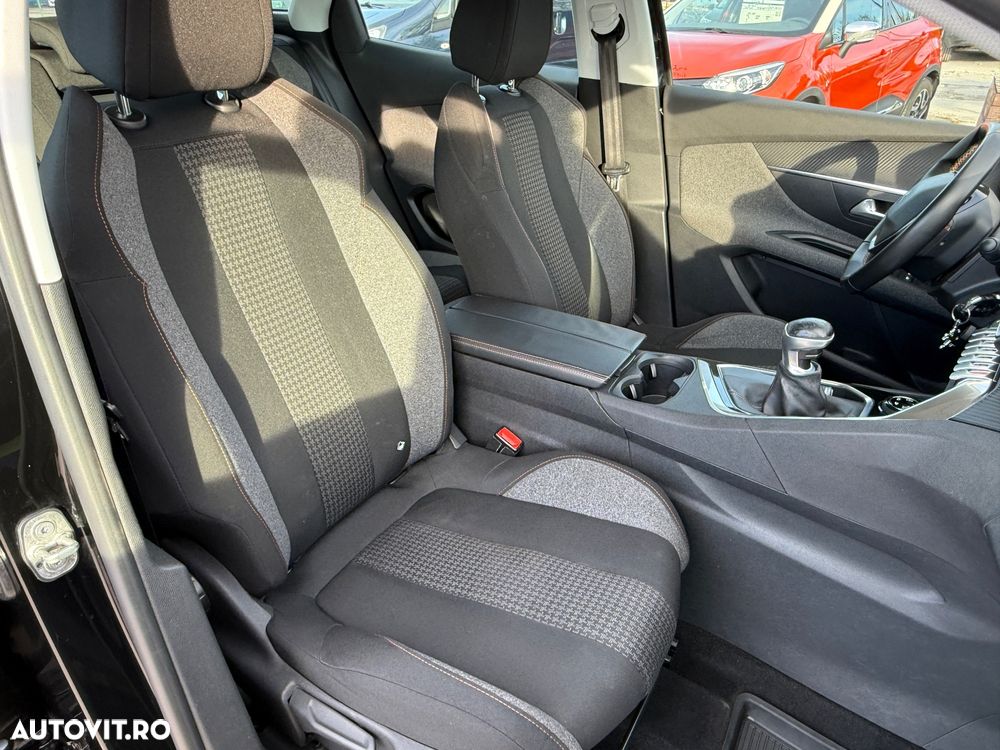 Peugeot 3008 1.2 PureTech Turbo S&S Allure - 14