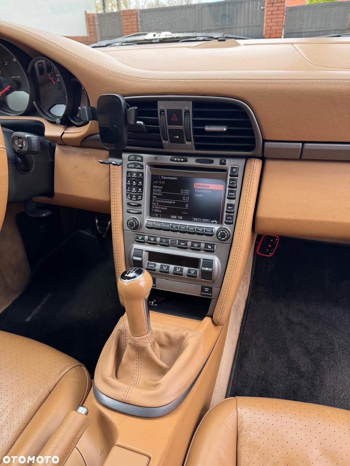 Porsche 911 Carrera - 11