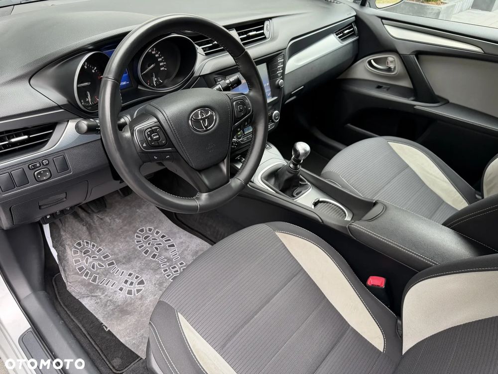 Toyota Avensis 1.8 Premium - 25