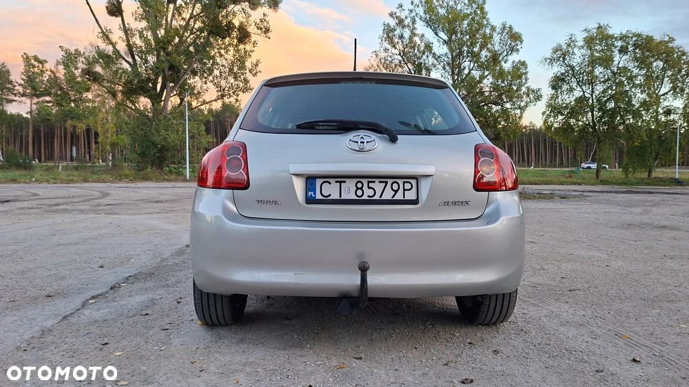 Toyota Auris 2009 photo 4