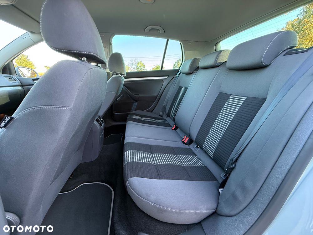 Volkswagen Golf - 27