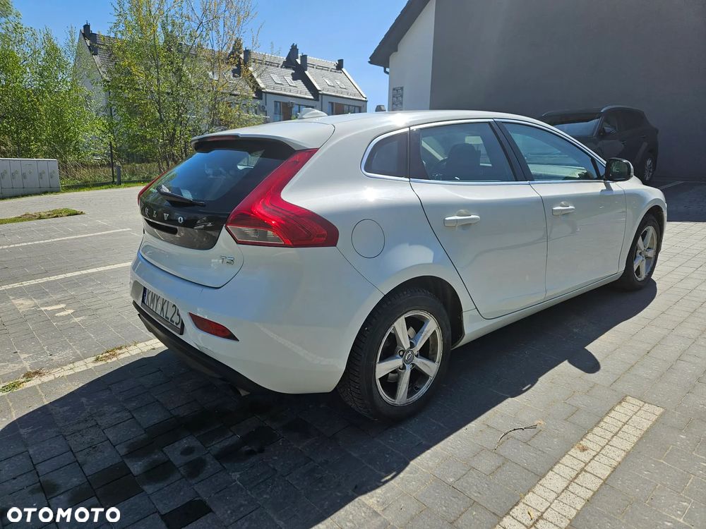 Volvo V40 T3 Momentum - 4