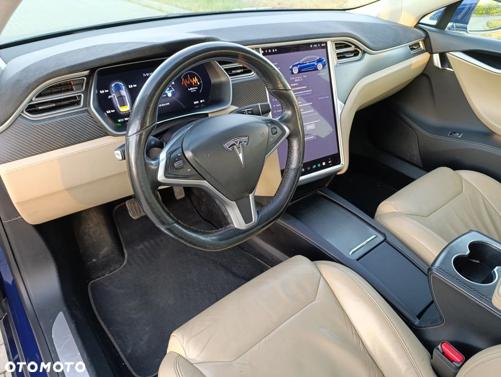 Tesla Model S - 6