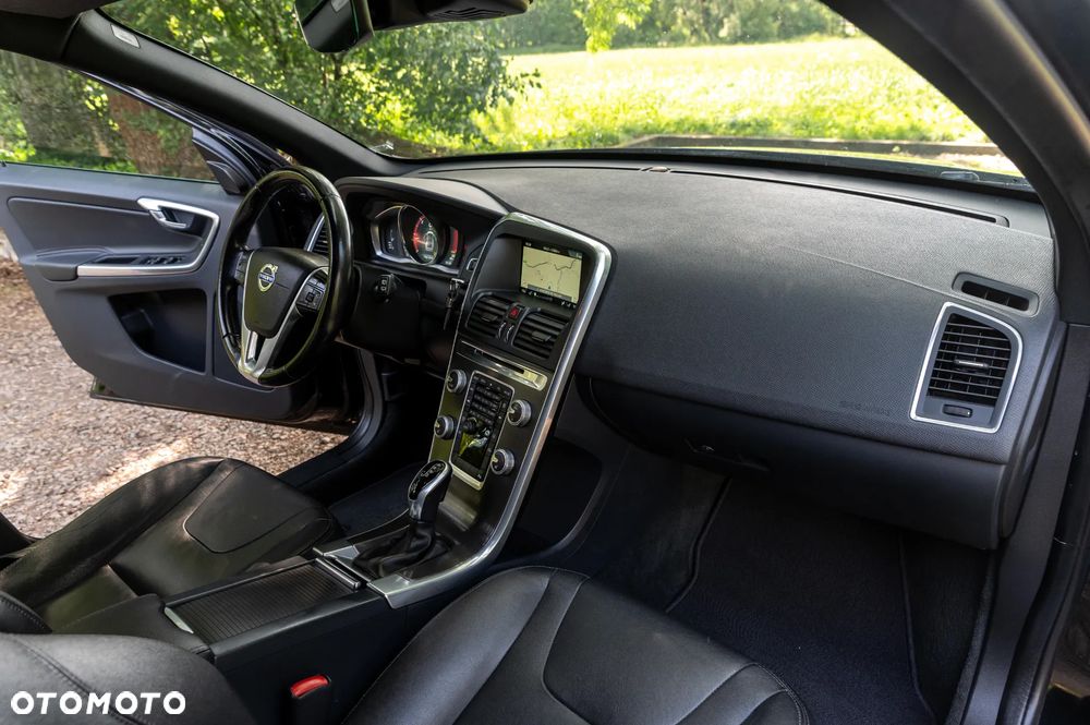 Volvo XC 60 D3 Geartronic Summum - 24