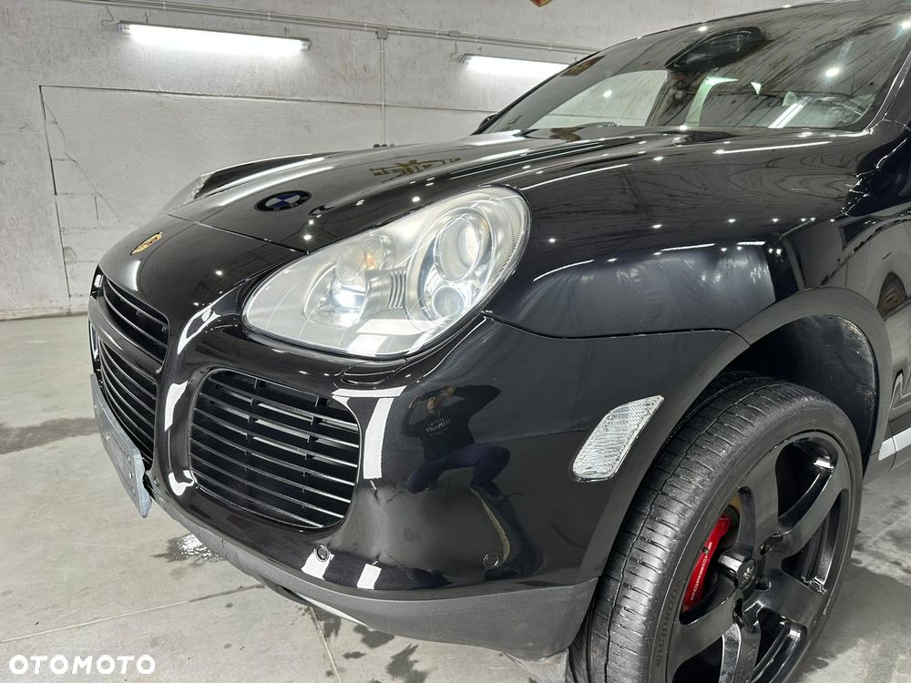 Porsche Cayenne - 1