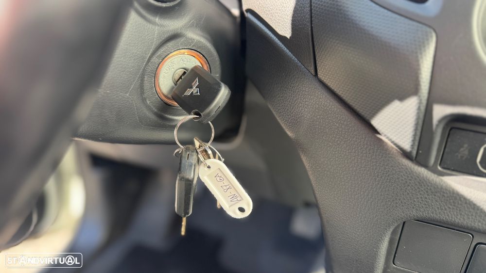 Mitsubishi L-200 Cabine dupla 4X2 - 29