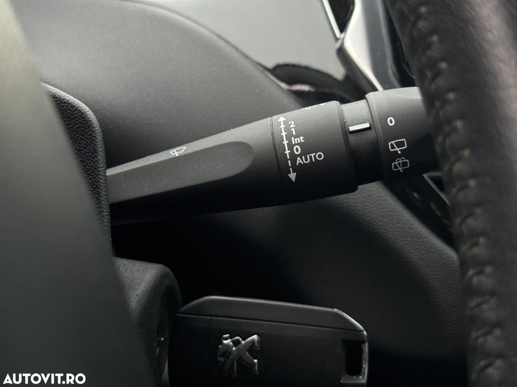 Peugeot 208 - 13