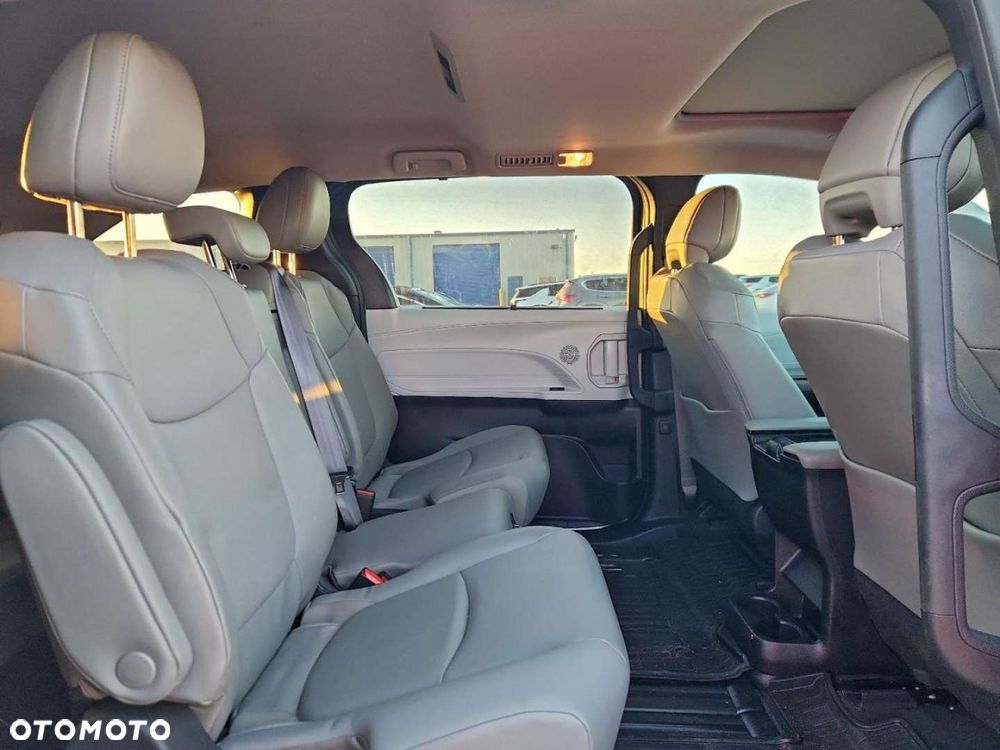Toyota Sienna - 12