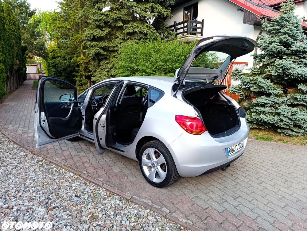 Opel Astra 1.6 Design Edition - 19