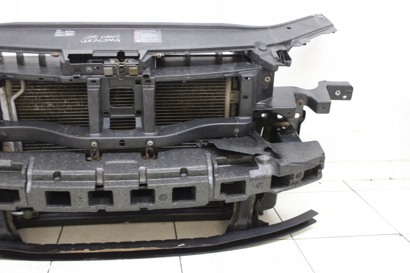 PAS PRZEDNI WZMOCNIENIE CHŁODNICE VW PASSAT B6 2005R- 2.0 TDI - 5