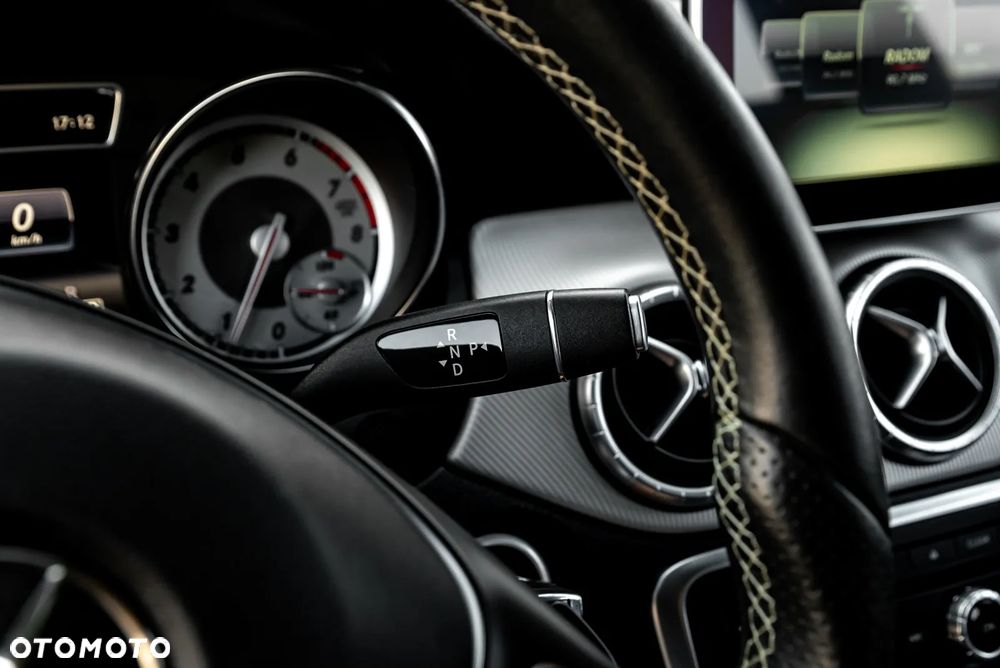 Mercedes-Benz CLA 200 7G-DCT Peak Edition - 32