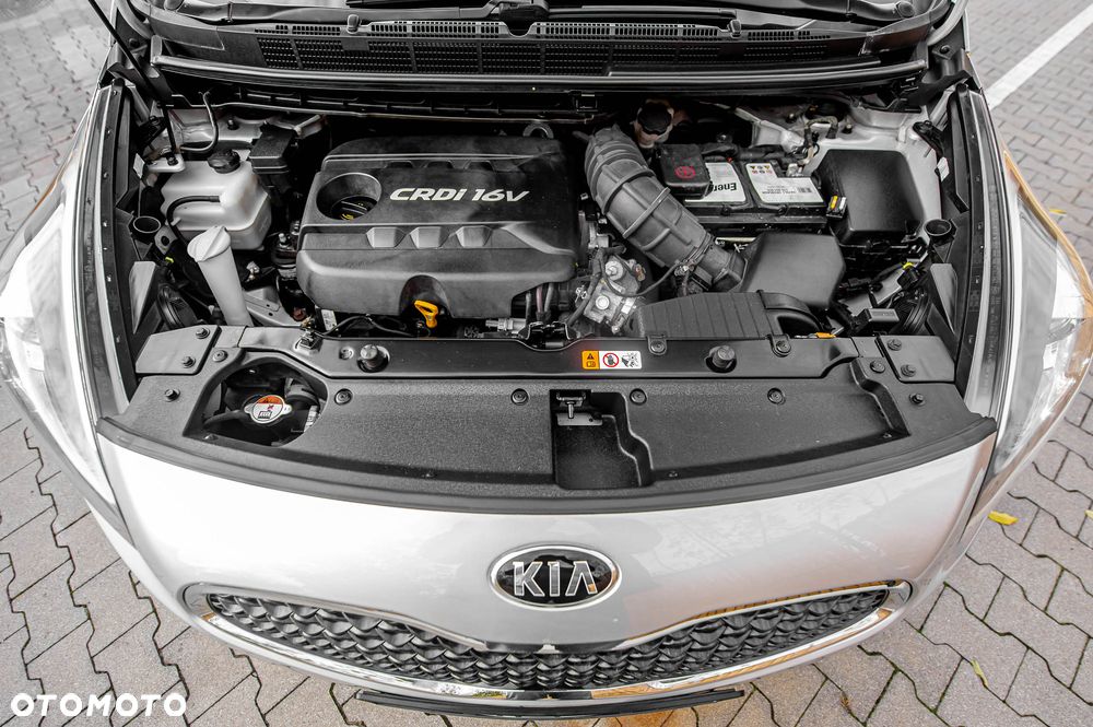 Kia Carens - 33