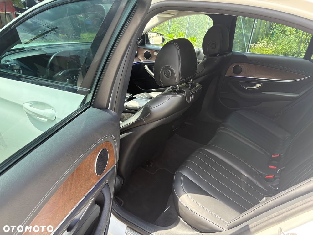 Mercedes-Benz Klasa E 220 d 9G-TRONIC AMG Line - 22