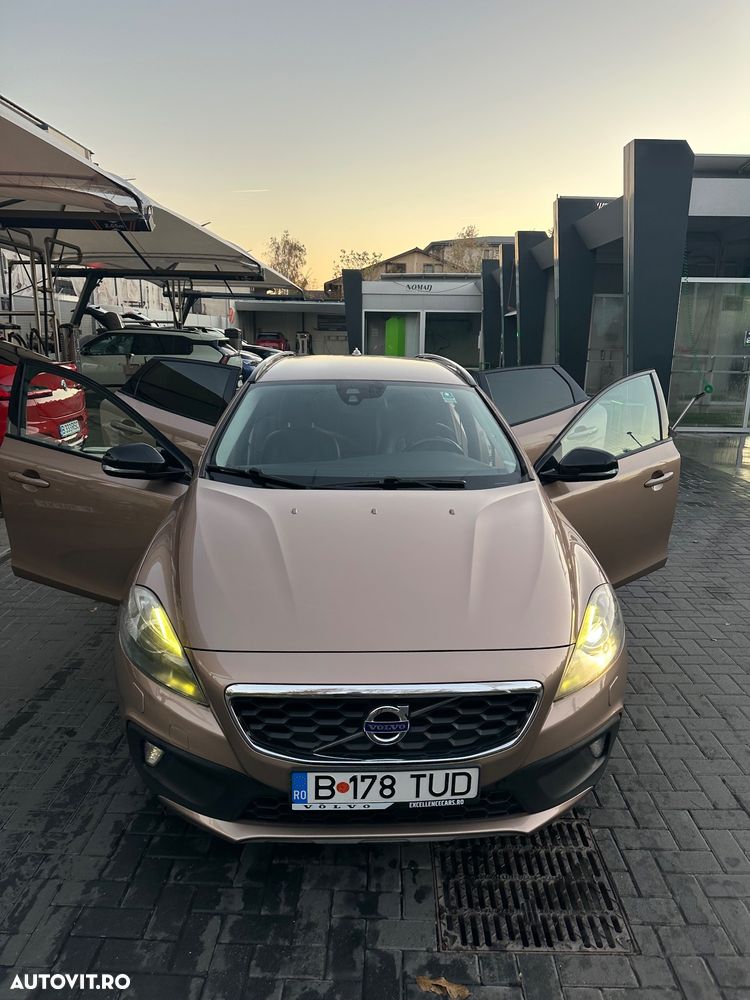 Volvo V40 D3 Aut Summum - 1