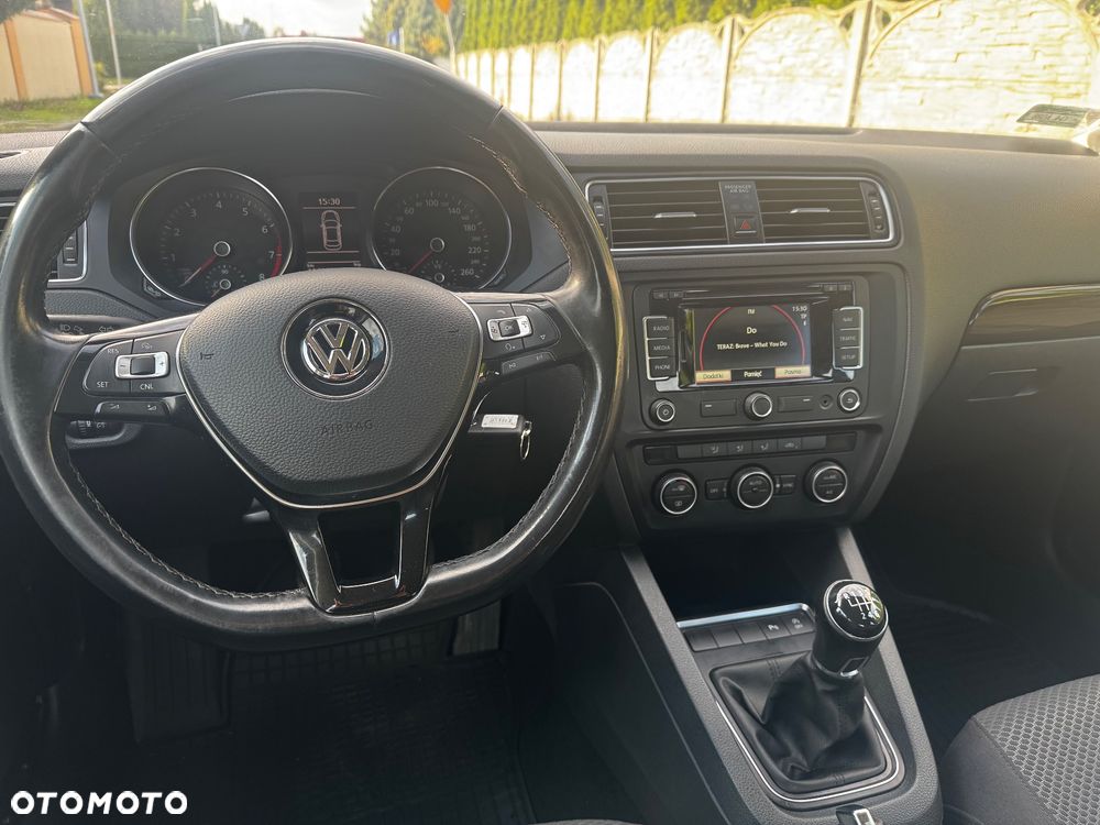 Volkswagen Jetta - 12