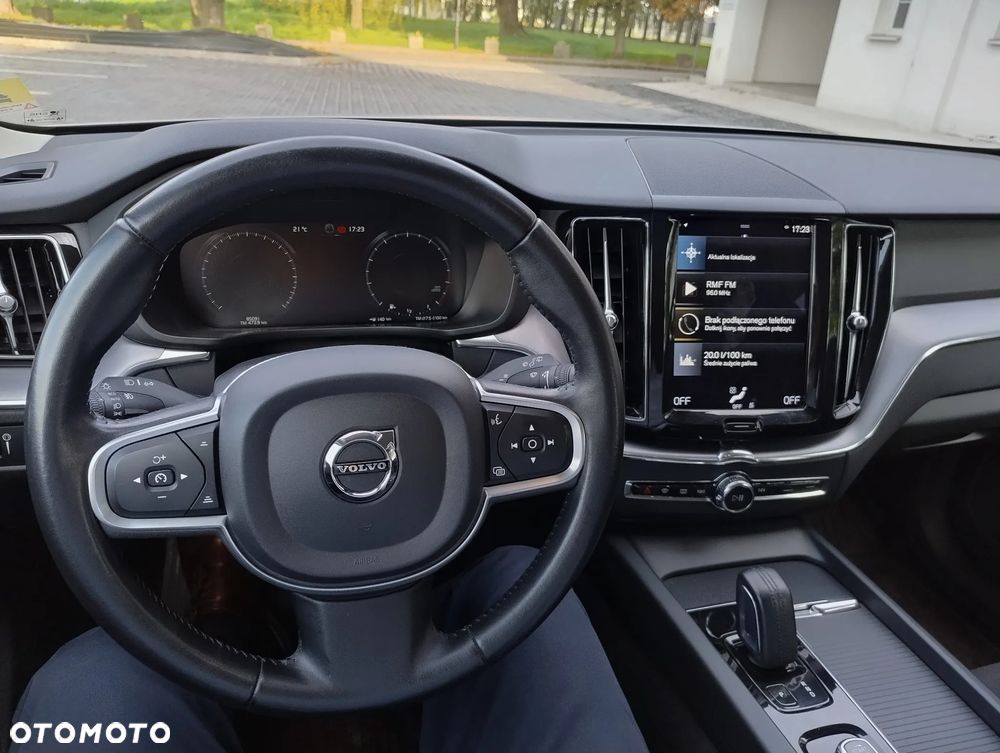 Volvo XC 60 B5 B AWD Momentum Pro - 22