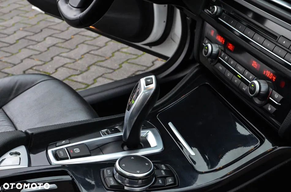 BMW Seria 5 520d Touring Luxury Line - 39