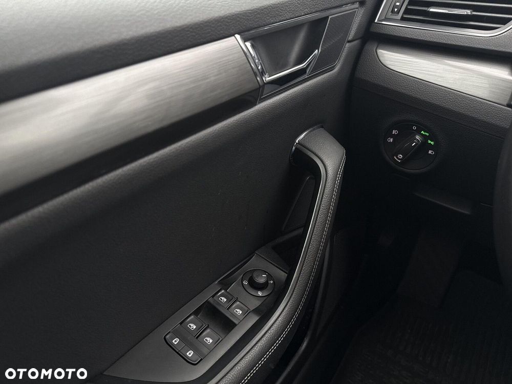 Skoda Superb 2.0 TDI Style DSG - 29
