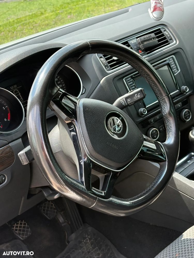 Volkswagen Jetta - 17