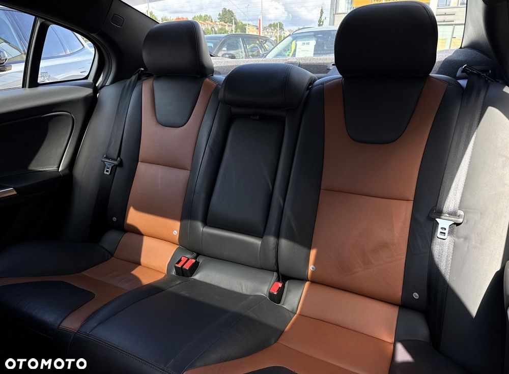 Volvo S60 Cross Country - 29
