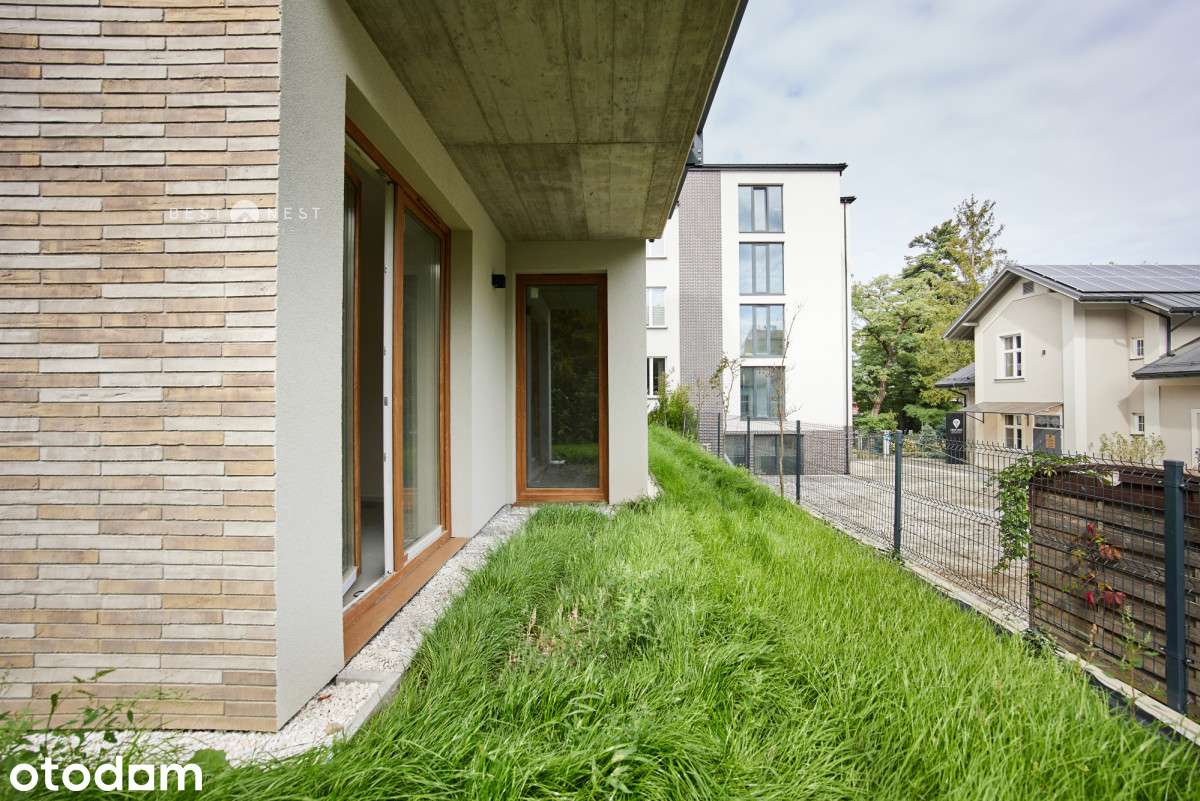 Apartament z ogródkiem, windą w pobliżu parku