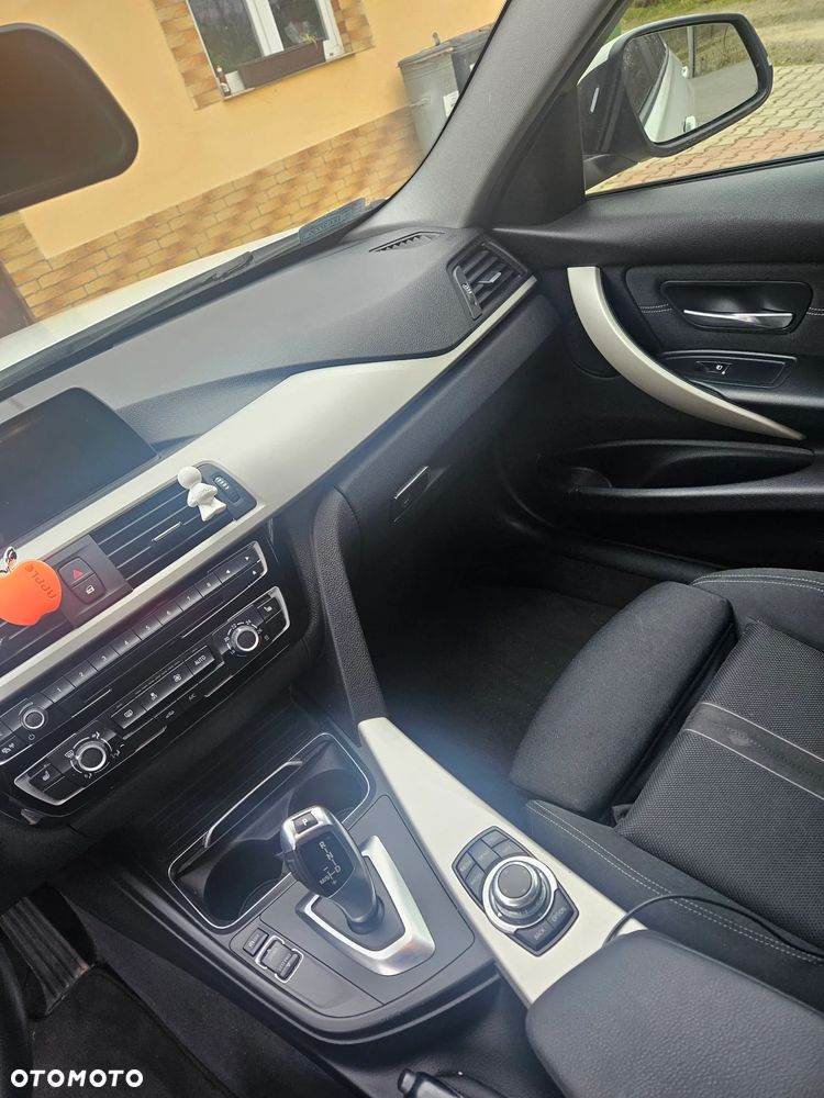 BMW Seria 3 320d Efficient Dynamics - 12
