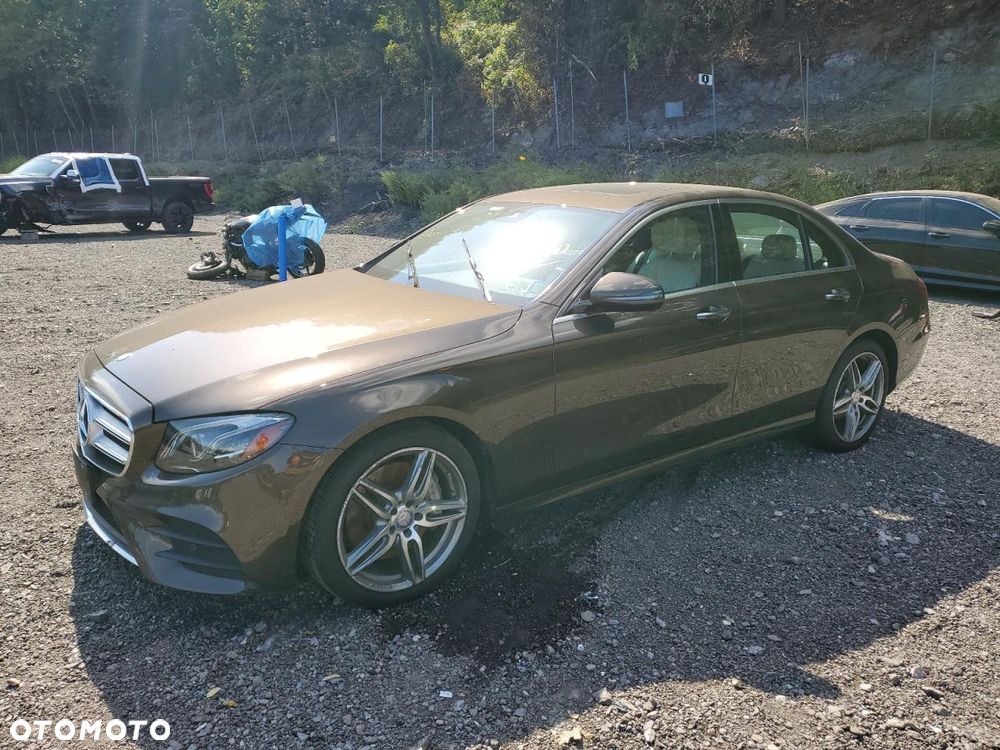 Mercedes-Benz Klasa E 300 9G-TRONIC Exclusive - 1