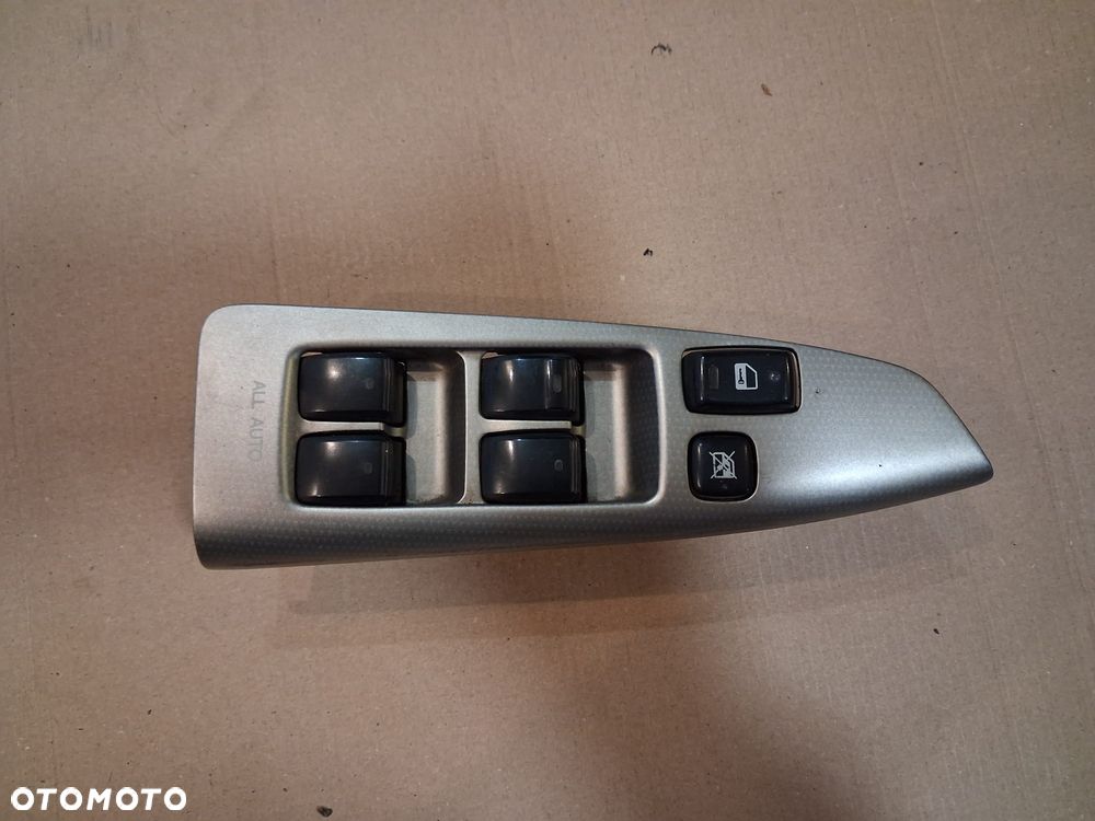 Przełączniki szyb TOYOTA COROLLA VERSO I  84040-13081  OE - 1