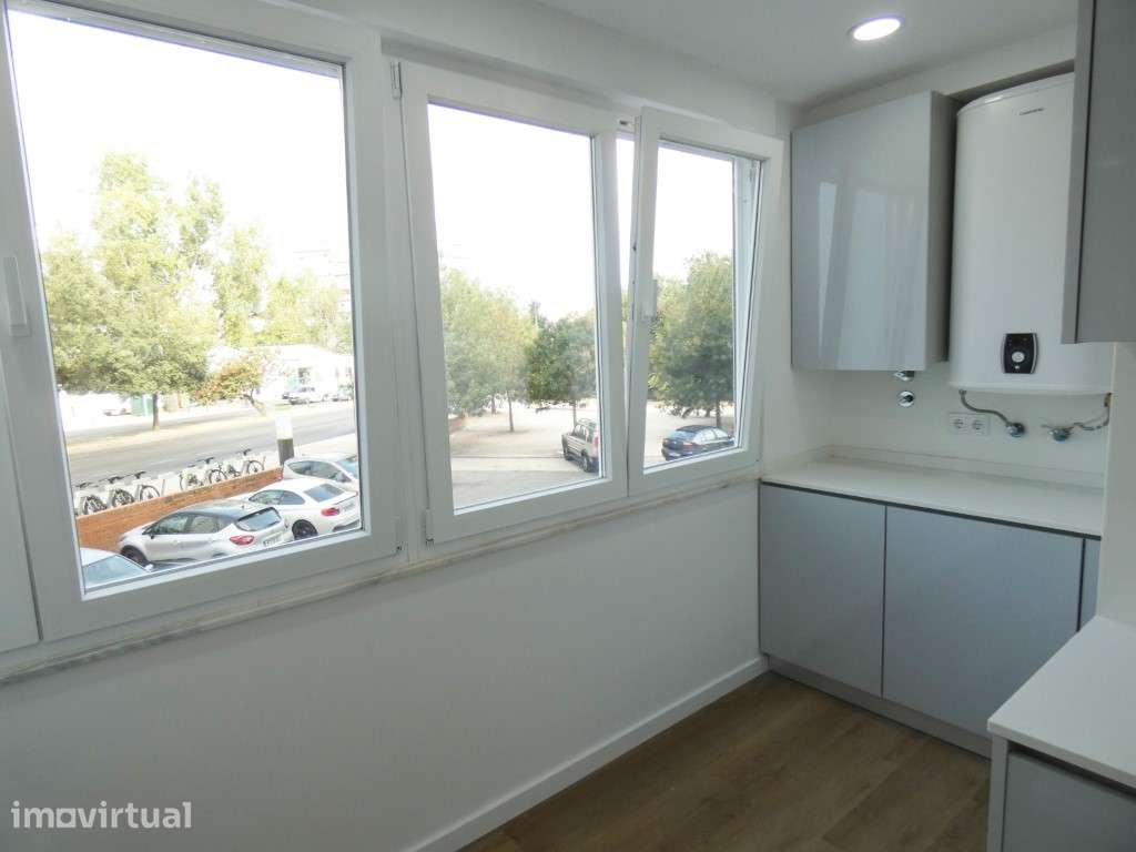 Apartamento T4 - Totalmente Remodelado - Grande imagem: 2/50