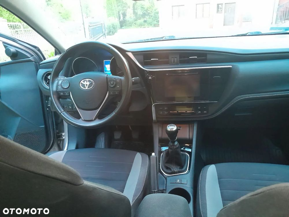 Toyota Auris 1.6 Premium Comfort - 5