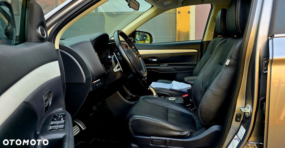 Mitsubishi Outlander 2.0 2WD CVT Invite - 30