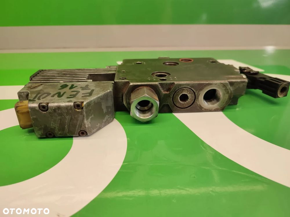 Sekcja rozdzielacza 0521610563 Bosch G916961022014 Fendt 716 Vario - 2